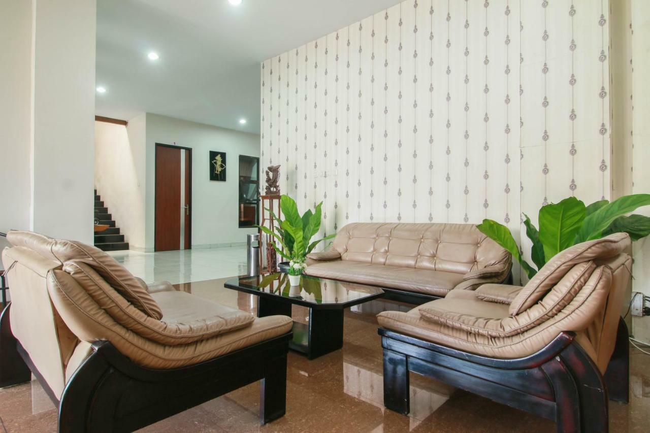 เรดดอร์ซ ชาเรียะฮ์ ใกล้มหาวิทยาลัยเจนเดรัล สุดีร์มาน Hotel ปูร์โวเคอร์โต ภายนอก รูปภาพ