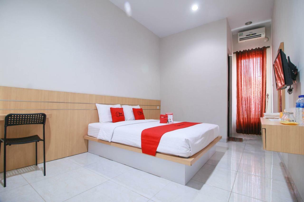 เรดดอร์ซ ชาเรียะฮ์ ใกล้มหาวิทยาลัยเจนเดรัล สุดีร์มาน Hotel ปูร์โวเคอร์โต ภายนอก รูปภาพ