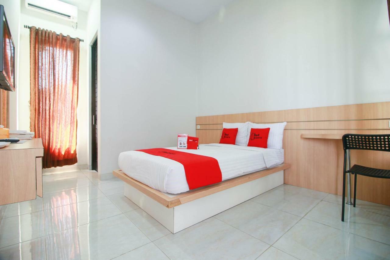 เรดดอร์ซ ชาเรียะฮ์ ใกล้มหาวิทยาลัยเจนเดรัล สุดีร์มาน Hotel ปูร์โวเคอร์โต ภายนอก รูปภาพ