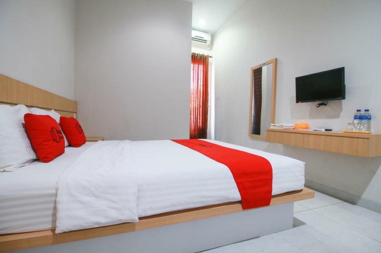 เรดดอร์ซ ชาเรียะฮ์ ใกล้มหาวิทยาลัยเจนเดรัล สุดีร์มาน Hotel ปูร์โวเคอร์โต ภายนอก รูปภาพ
