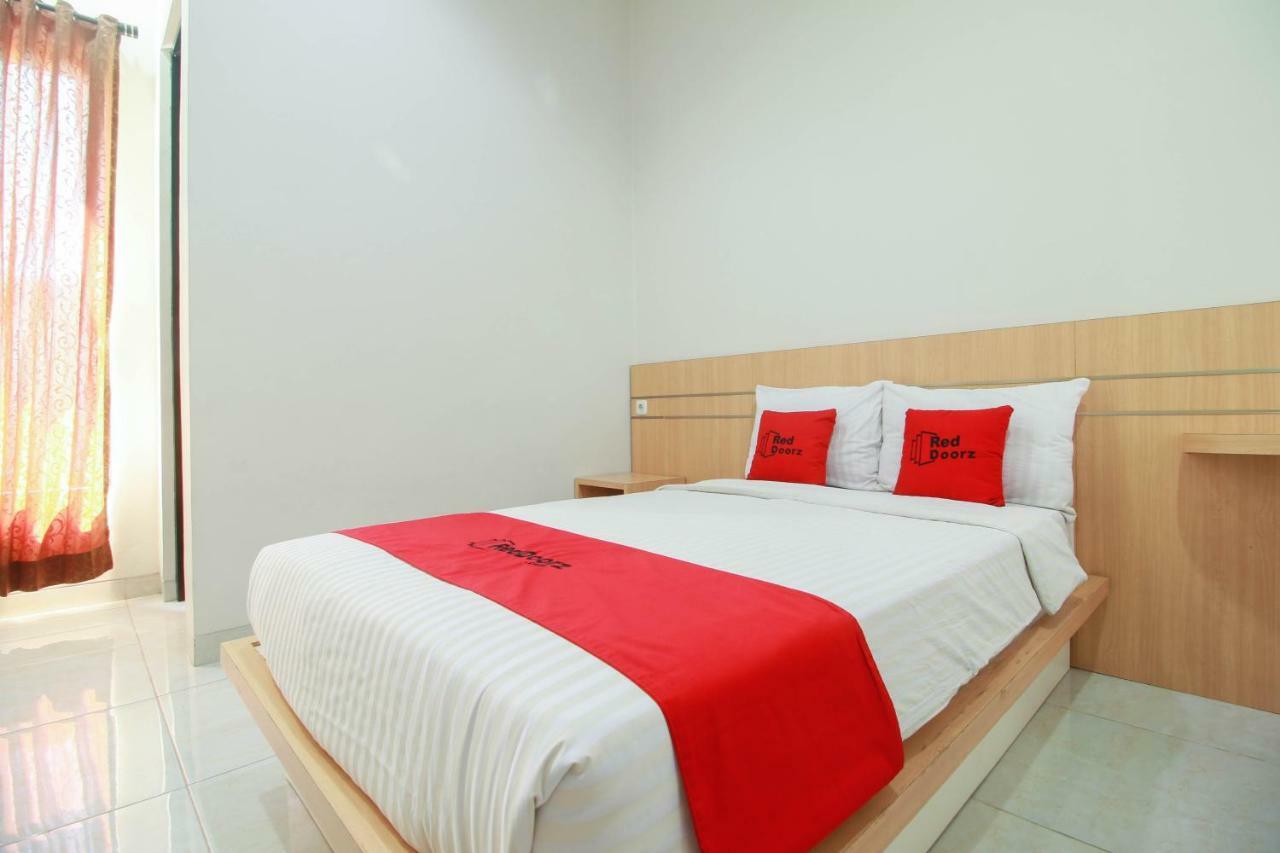 เรดดอร์ซ ชาเรียะฮ์ ใกล้มหาวิทยาลัยเจนเดรัล สุดีร์มาน Hotel ปูร์โวเคอร์โต ภายนอก รูปภาพ